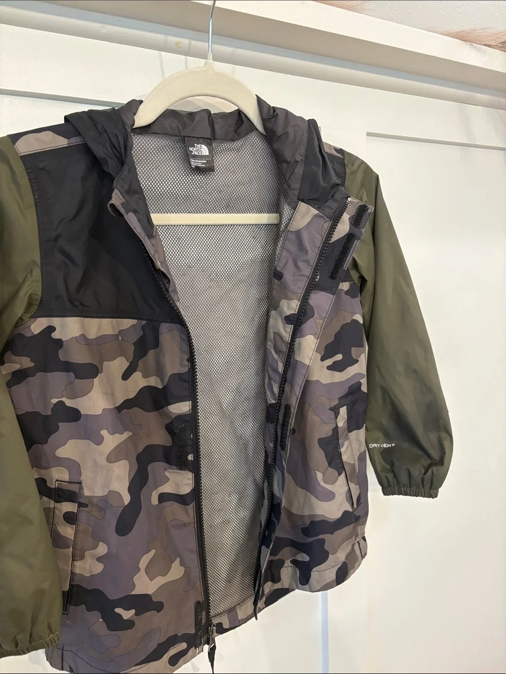 The North Face Kids' Hooded Camo Rain Jacket - Olive & Black size 6